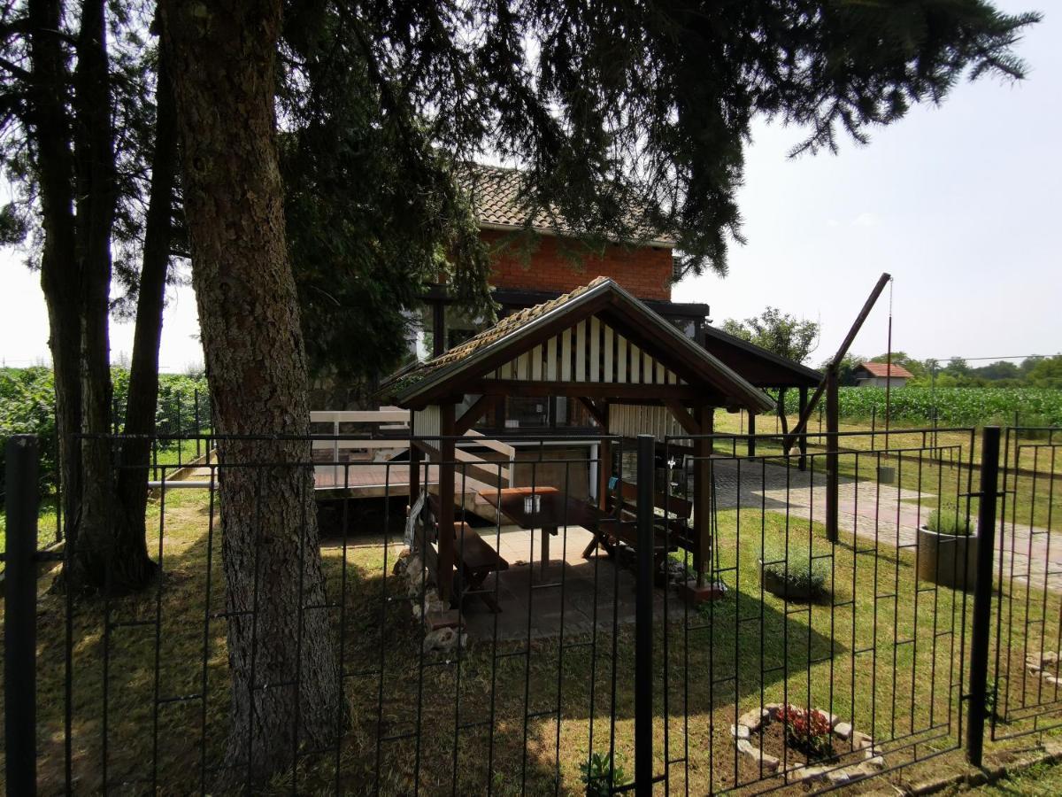 Villa Kuca Za Odmor Bella Sotin Exterior foto