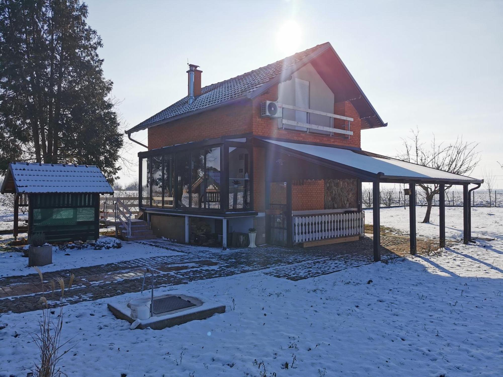 Villa Kuca Za Odmor Bella Sotin Exterior foto